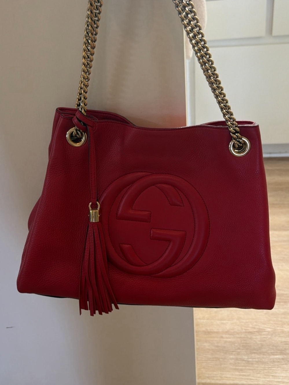 Gucci Red Pebbled Leather Shoulder Bag with Gold Chain